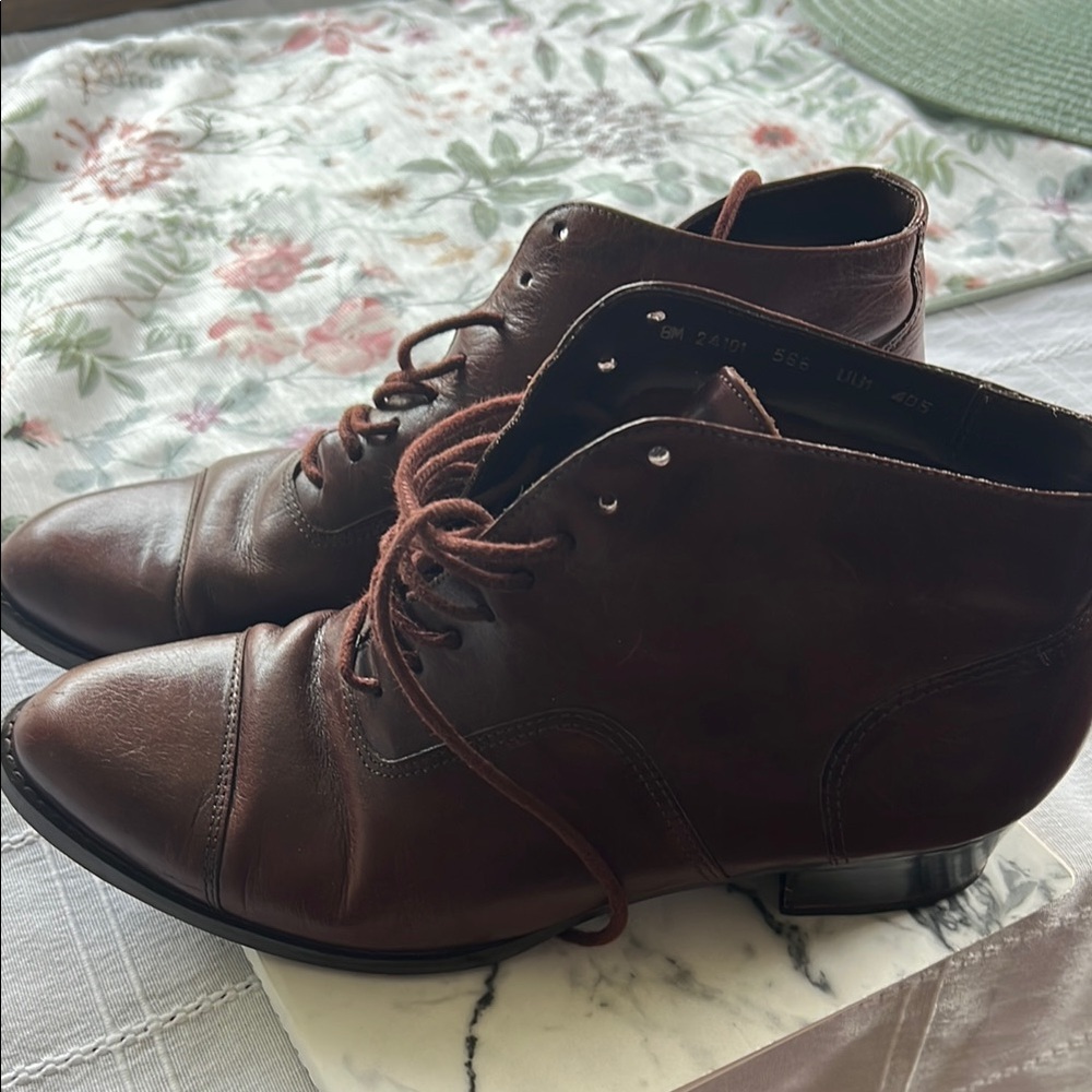 Classic Brown Leather Woman Shoes